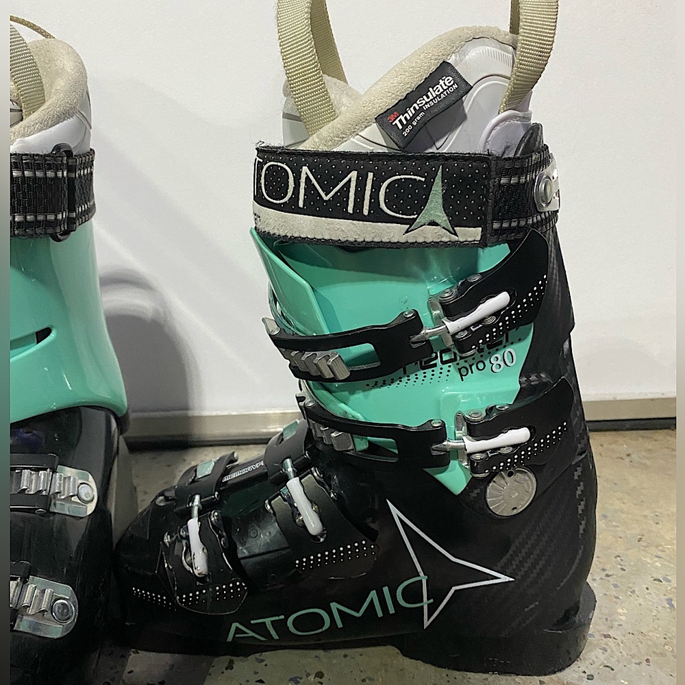 Atomic Silver Redster ski boots
